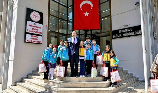 İstanbul İl Sağlık Müdürü Doç. Dr. Abdullah Emre Güner çocukları makamında ağırladı