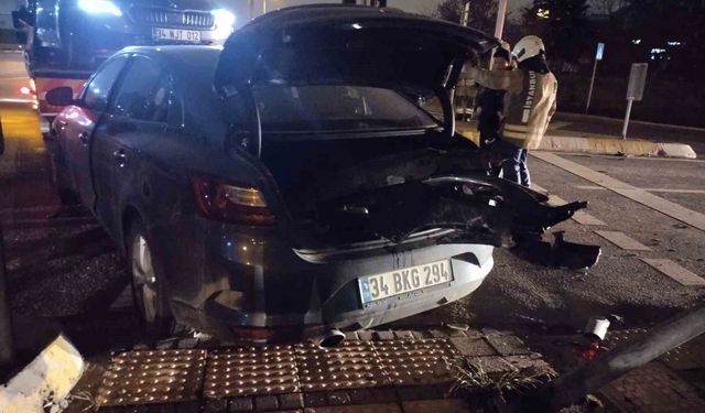 Kartal'da iki otomobil çarpıştı: 2 yaralı