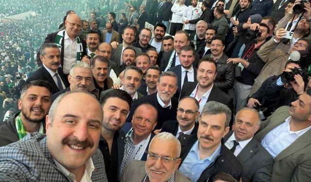 TBMM Komisyon Başkanı Mustafa Varank, Bursa protokolüyle şampiyonluğu kutladı