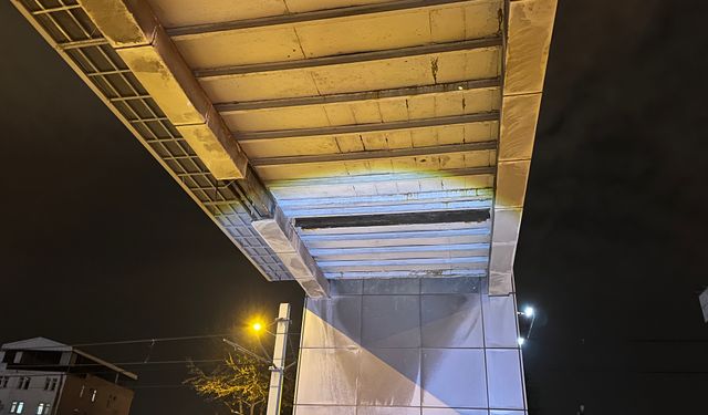 Bursa'da faciaya ramak kala, ağır demir aracın önüne düştü