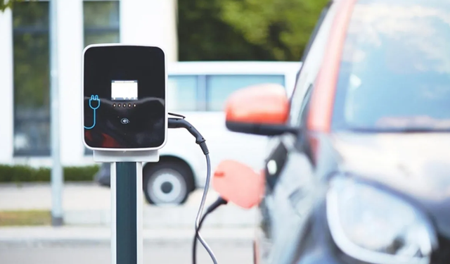 Pompa fiyatları ulaşımı yeniden şekillendiriyor: Elektriklinin altın çağı başlıyor