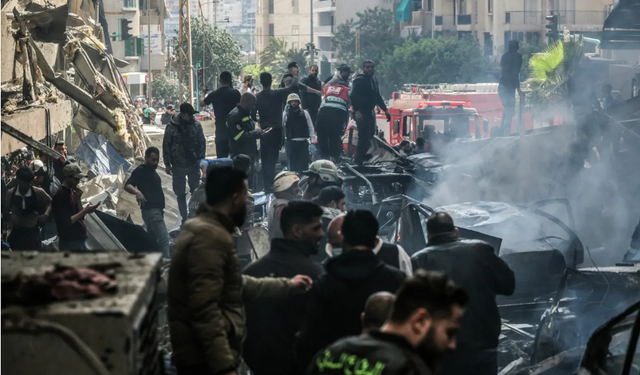 Ateşkesin ilk gününde İsrail, Lübnan'da sivilleri bombaladı