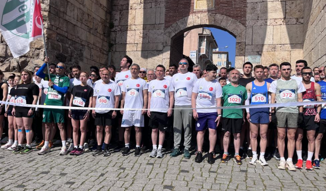 Bursa'da 18. Uluslararası Osmangazi Tarihi Kent Koşusu gerçekleştirildi