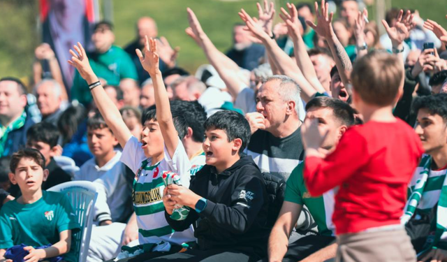 Bursa'da yeşil-beyaz coşku dev ekrana taşındı