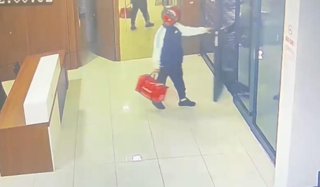 Bursa'da kurye kılığıyla girdiler, silahla alıkoydular...