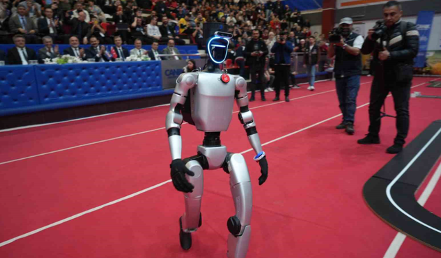 Samsun’da genç kaşifler robotlarıyla sahnede