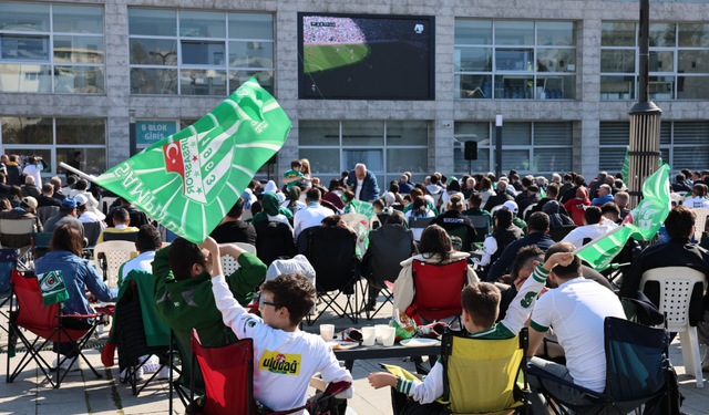 Bursaspor’un şampiyonluk heyecanı Nilüfer’de zirve yaptı