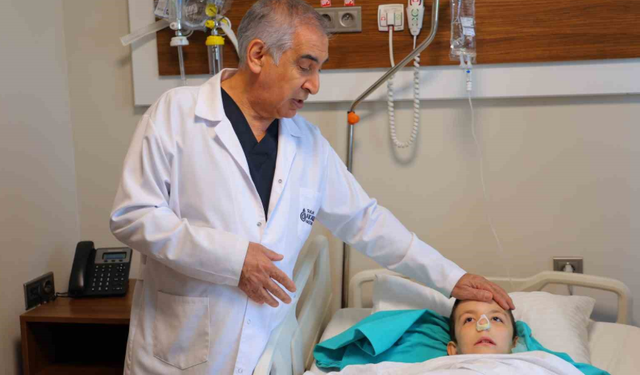Burun tıkanıklığı ve işitme kaybı şikayetiyle gitti, ameliyatta dev bir polip çıkartıldı