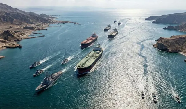 İran ateşkesin ardından Hürmüz Boğazı'nı geçişlere açıyor