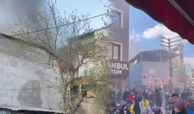 Bursa Osmangazi'de çatı katında korkutan yangın