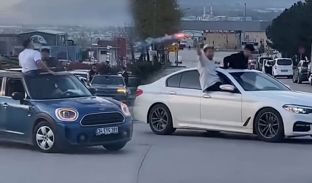 Bursa Yıldırım'da düğün konvoyu tehlike saçtı