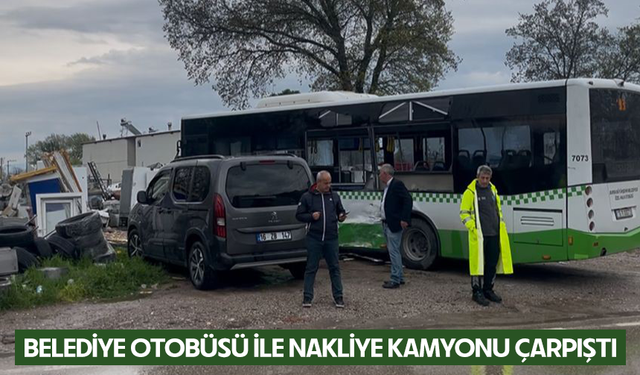 Bursa Osmangazi'de belediye otobüsü ile nakliye kamyonu çarpıştı: 2 yaralı