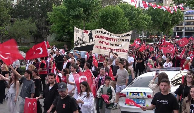 Bursa'da 19 Mayıs coşkusu meydanları doldurdu