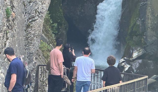 Bursa’nın doğa harikası yeniden coştu! Saitabat Şelalesi eski ihtişamlı günlerine döndü