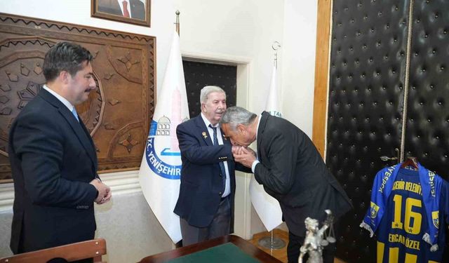 Başkanlık makamında duygusal buluşma
