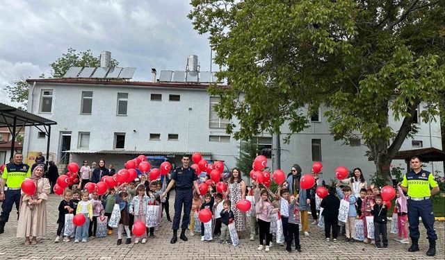 Bilecik'te köpek timlerinden öğrencilere gösteri