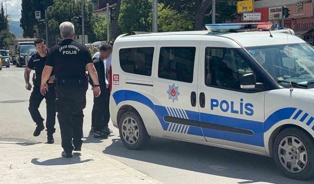 Boşanma aşamasında karısını bıçaklayacaktı, polis tam zamanında müdahale etti