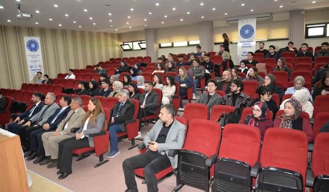BUÜ'de 'Ortak Dış Politika Vizyonu' konuşuldu