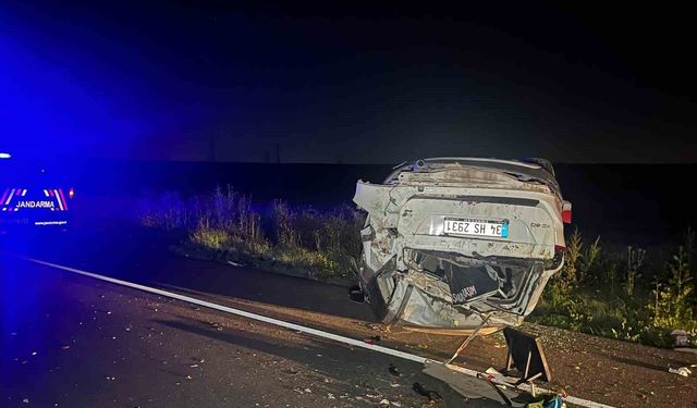 Çorlu'da kontrolden çıkan araç menfeze çarparak takla attı : Anne ve çocuğu yaralandı
