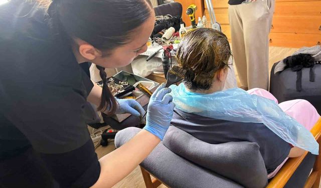 Huzurevindeki yaşlıların bayram bakımı, lise öğrencilerinden