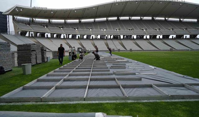 Kanye West'in İstanbul'daki 100 bin kişilik konserine 'Travis Scott' sürprizi