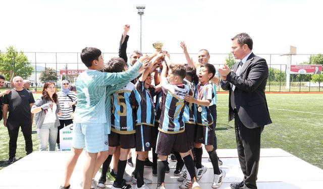 Osmangazi'de çocuk olimpiyatları nefes kesen yarışlara sahne oldu