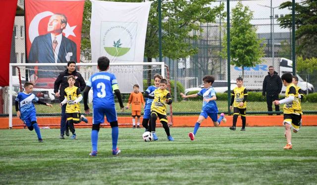 Osmangazi'de çocuklar sahada buluştu