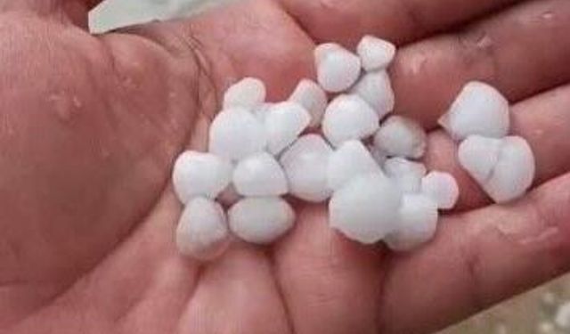 Silivri'de dolu yağışı etkili oldu