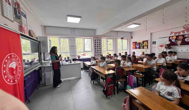 Veterinerler minik öğrencilerle buluştu