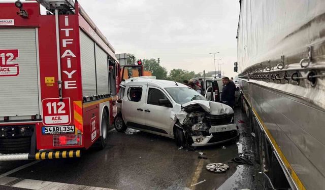 Yangın ihbarına giden itfaiye aracı zincirleme kazaya karıştı: 4 yaralı