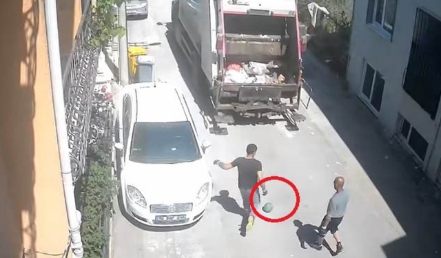 Bursa Nilüfer'de temizlik işçilerinin topla eğlendiği anlar kamerada