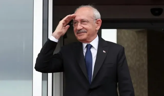 Kemal Kılıçdaroğlu 2,5 yıl sonra CHP Genel Merkezi'nde kürsüde!
