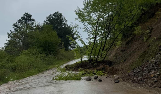 Yağmurun bilançosu ağır! İnegöl’de yol kapandı