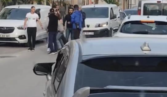 Bursa Nilüfer'de trafikte döner bıçaklı kavga kamerada
