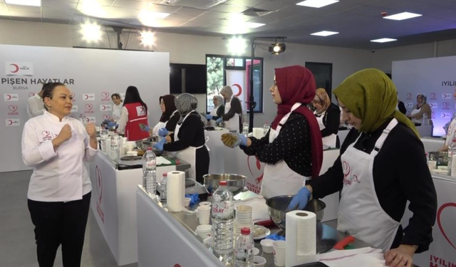 Türk Kızılay'ın "iyilikle pişen hayatlar' atölyesi Bursa'da kadınlarla buluştu