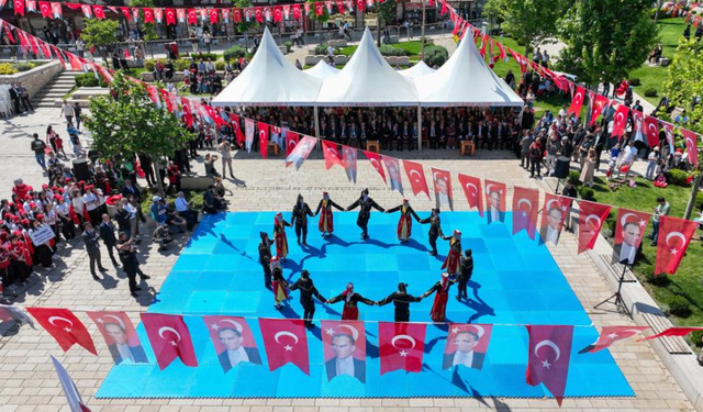 Bursa Hanlar Bölgesi'nde, 19 Mayıs coşkusu doldu taştı
