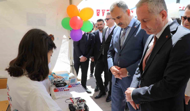 Ağrı’da "Bilim Dolu Günler Bilim Şenliği" başladı