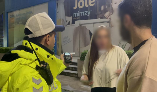 Bursa'da polisin alkollü kadın sürücü ile imtihanı kamerada