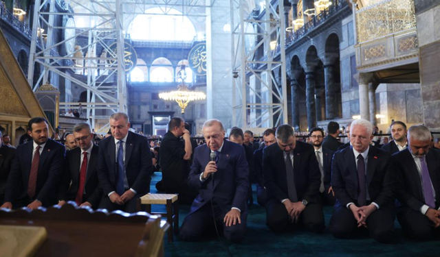 Cumhurbaşkanı Erdoğan, cuma namazını Ayasofya Camii’nde kıldı, Kur’an-ı Kerim okudu