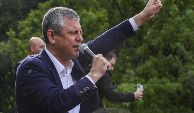 Özgür Özel meydan okuyup, Anıtkabir'e yürüyüşü başlattı: "Ülkesini seven arkamdan gelsin"