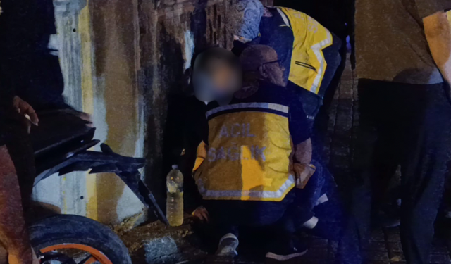 Bursa İnegöl’de motosikletli genç duvara çarptı