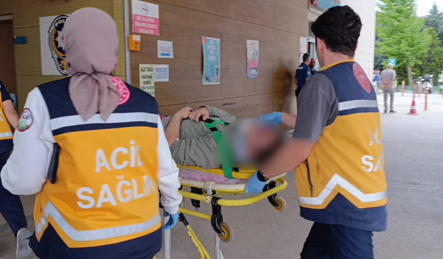 İnegöl’de Zincirlikuyu Caddesi’nde Kaza: Motosikletli Genç Yaralandı