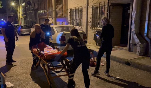 Bursa Osmangazi'de hem kendini hem de annesini bıçakladı