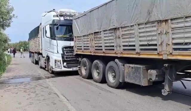 Bursa İznik'te tırlar çarpıştı facianın eşiğinden dönüldü
