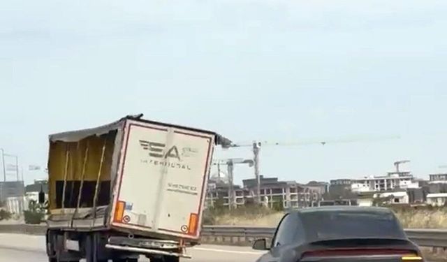 Bursa'da yana yatmış şekilde seyreden dorse korkuttu