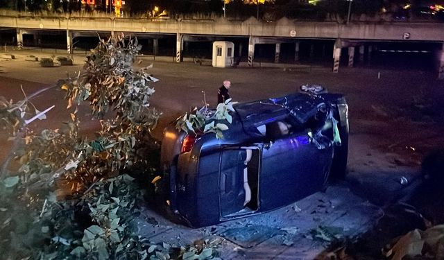 Bursa'da sıkıştırılan otomobil takla attı: 4 yaralı, sürücü firarda