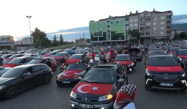 Bursa'da A Milli Takım coşkusu sokaklara taştı, 250 araçlık konvoy kenti turladı