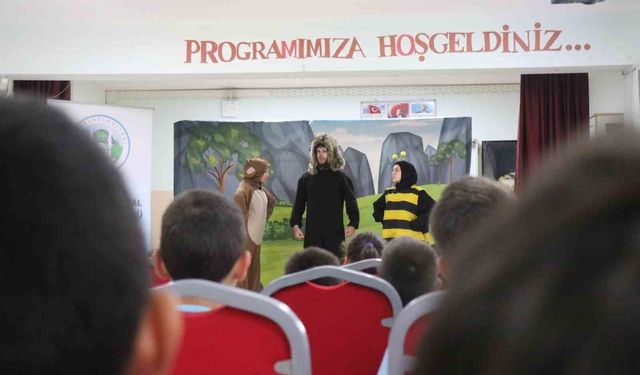 32 okulda 5 bin öğrenciye akran zorbalığına karşı tiyatrolu eğitim verildi