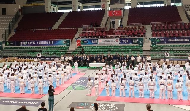 4 ülkeden gelen 180 sporcu, Bursa'daki Kyokushin Kupası'nda buluştu