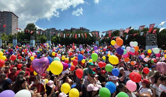 Beylikdüzü'nde kanseri yenen 9 yaşındaki Almira için binlerce balon gökyüzüne bırakıldı